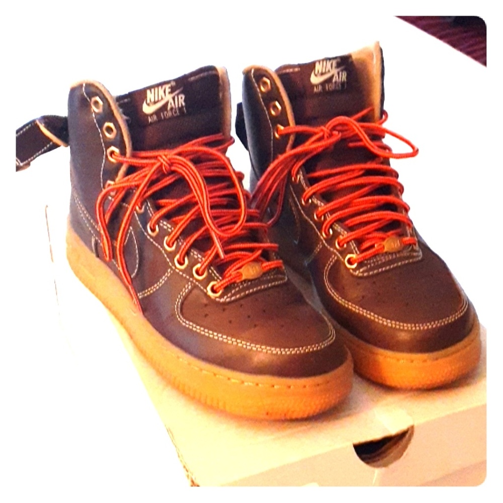 NIKE AIR FORCE 1 HIGH